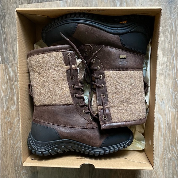 UGG winter boots: Adirondack Boot II W6 - Picture 2 of 5